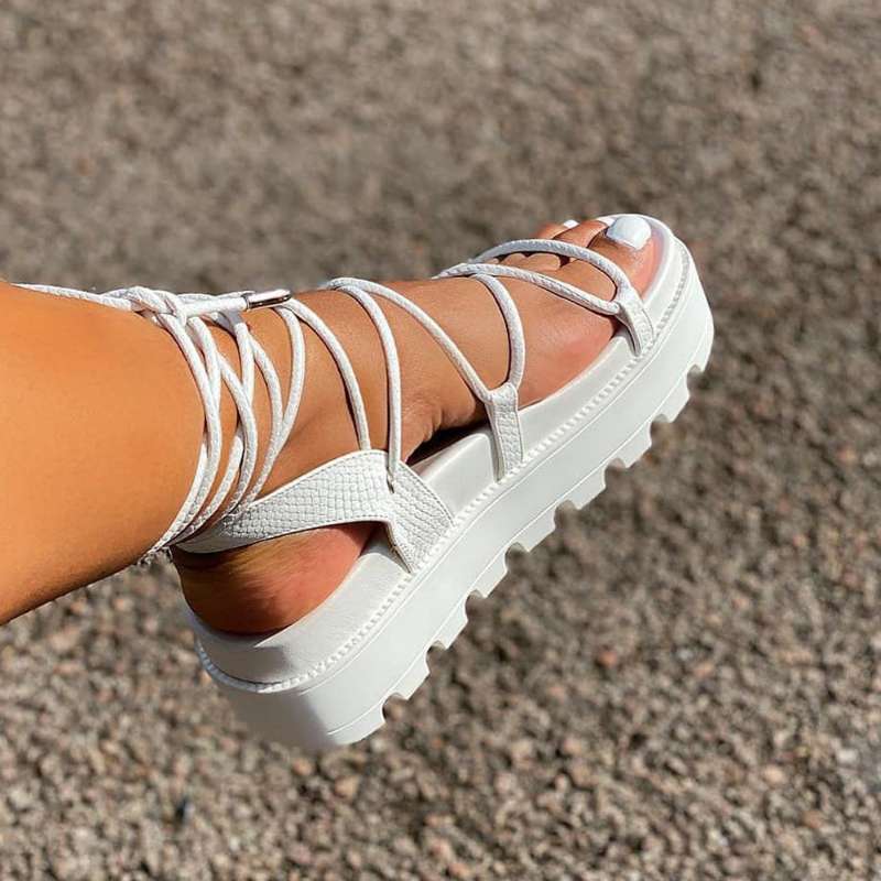 Valenzora | Sandals with straps