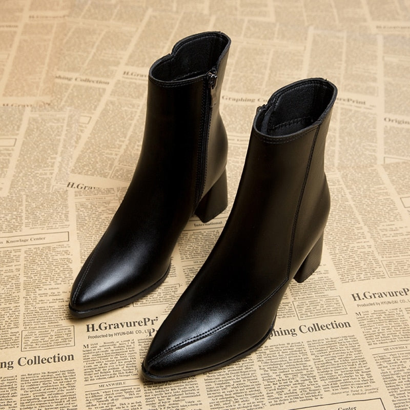 Valenzora Women's ankle boots in style - Slim silhouette for timeless elegance