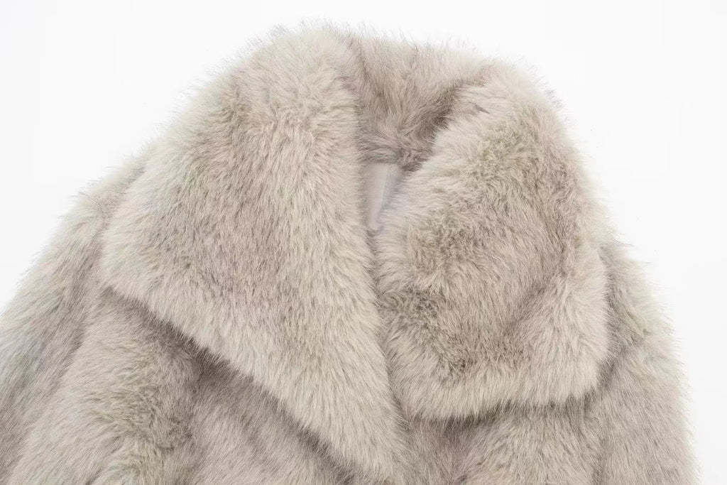 Valenzora | Warme Felljacke für Damen in stilvollem Design