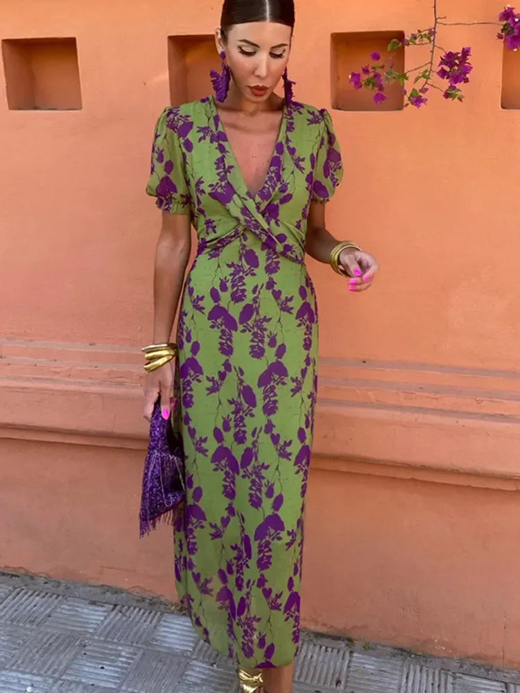 Valenzora | with floral pattern and V-neck
