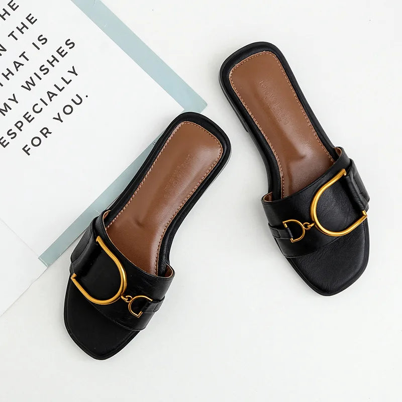 Valenzora – Damen-Lederslipper mit Karree-Zehenpartie: Designer-Flats mit Metallverzierung, Outdoor-Flip-Flops, Gummisohle