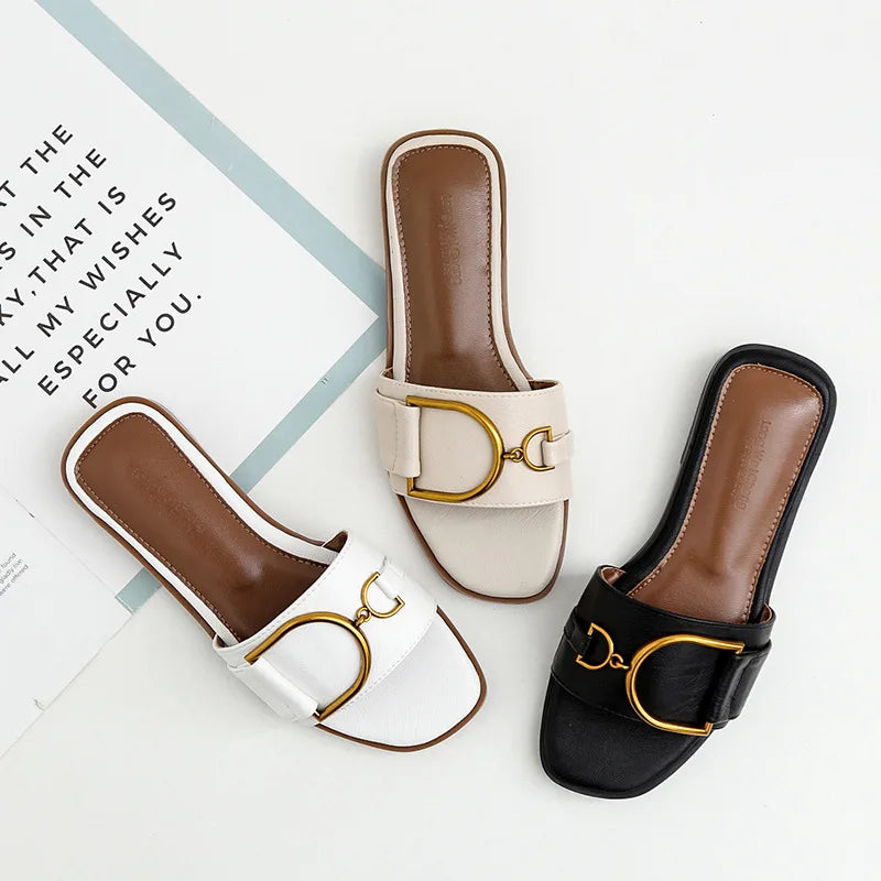 Valenzora – Damen-Lederslipper mit Karree-Zehenpartie: Designer-Flats mit Metallverzierung, Outdoor-Flip-Flops, Gummisohle