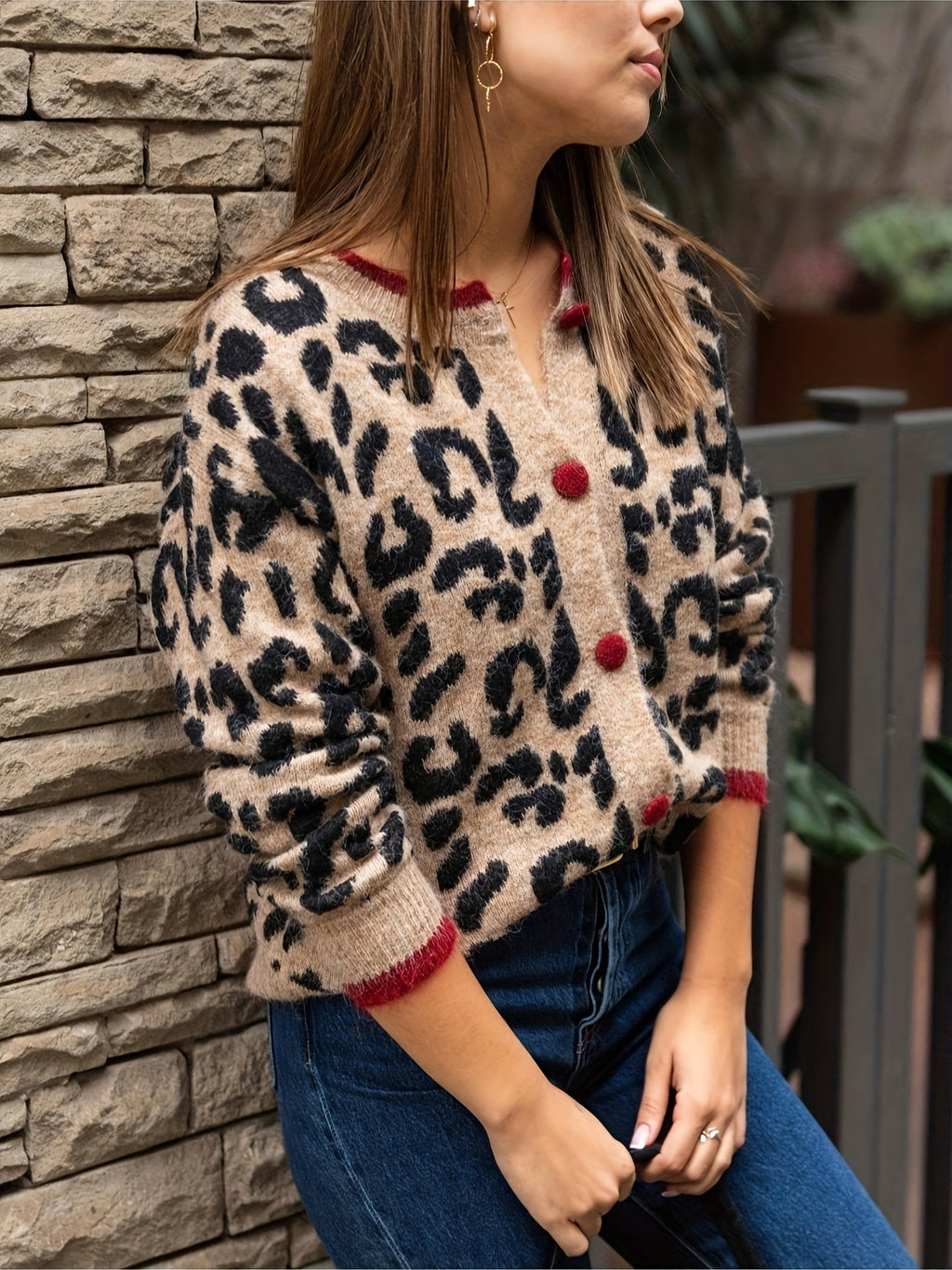 Valenzora | Stylish leopard print cardigan with button closure