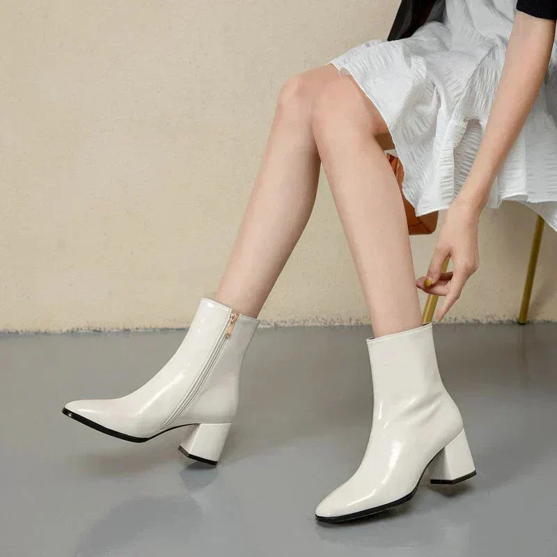 Valenzora | Knöchelhohe Stiefel aus Lackleder, Damenstiefel