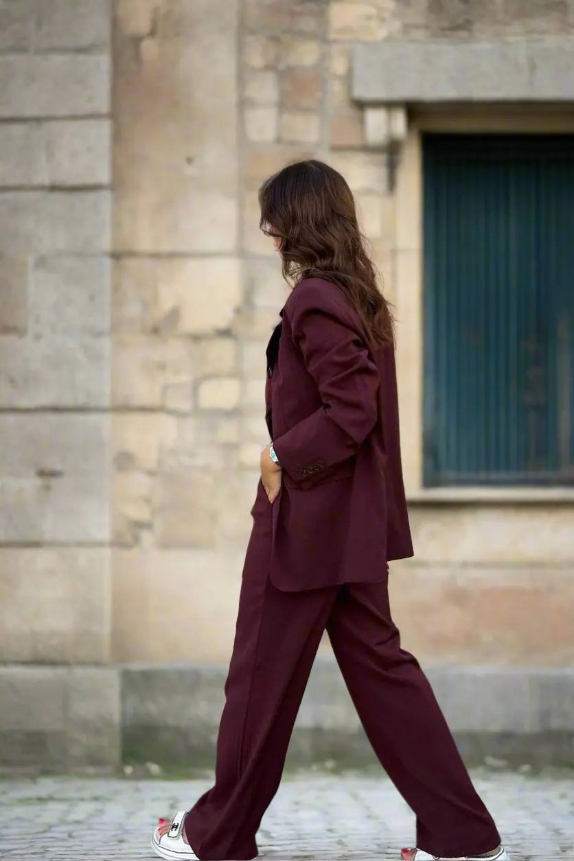 Valenzora | Fashionable two-piece suit. Stylish elegance for every occasion.