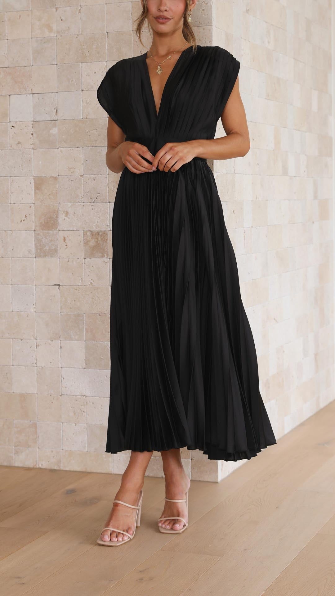 Valenzora | Dress with V-neck and back tie