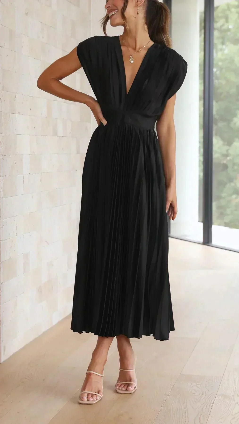 Valenzora | Elegantes, sexy Faltenkleid