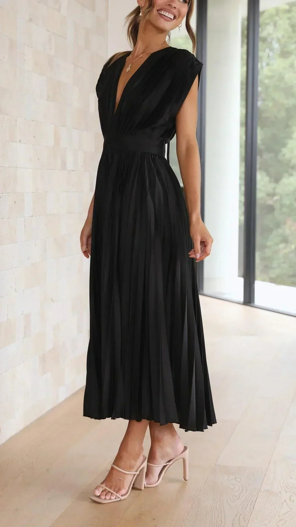 Valenzora | Elektrisch plissiertes, elegantes ärmelloses Kleid