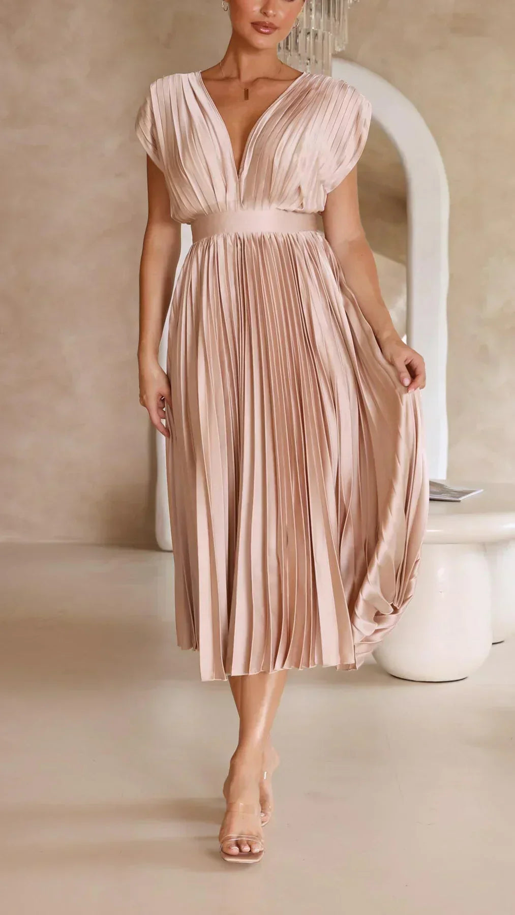 Valenzora | Ärmelloses plissiertes Midikleid