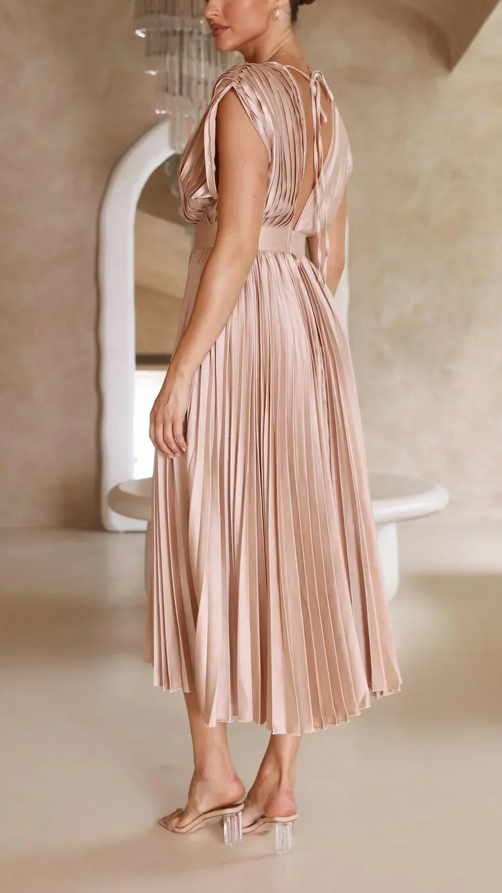 Valenzora | Elektrisch plissiertes, elegantes ärmelloses Kleid
