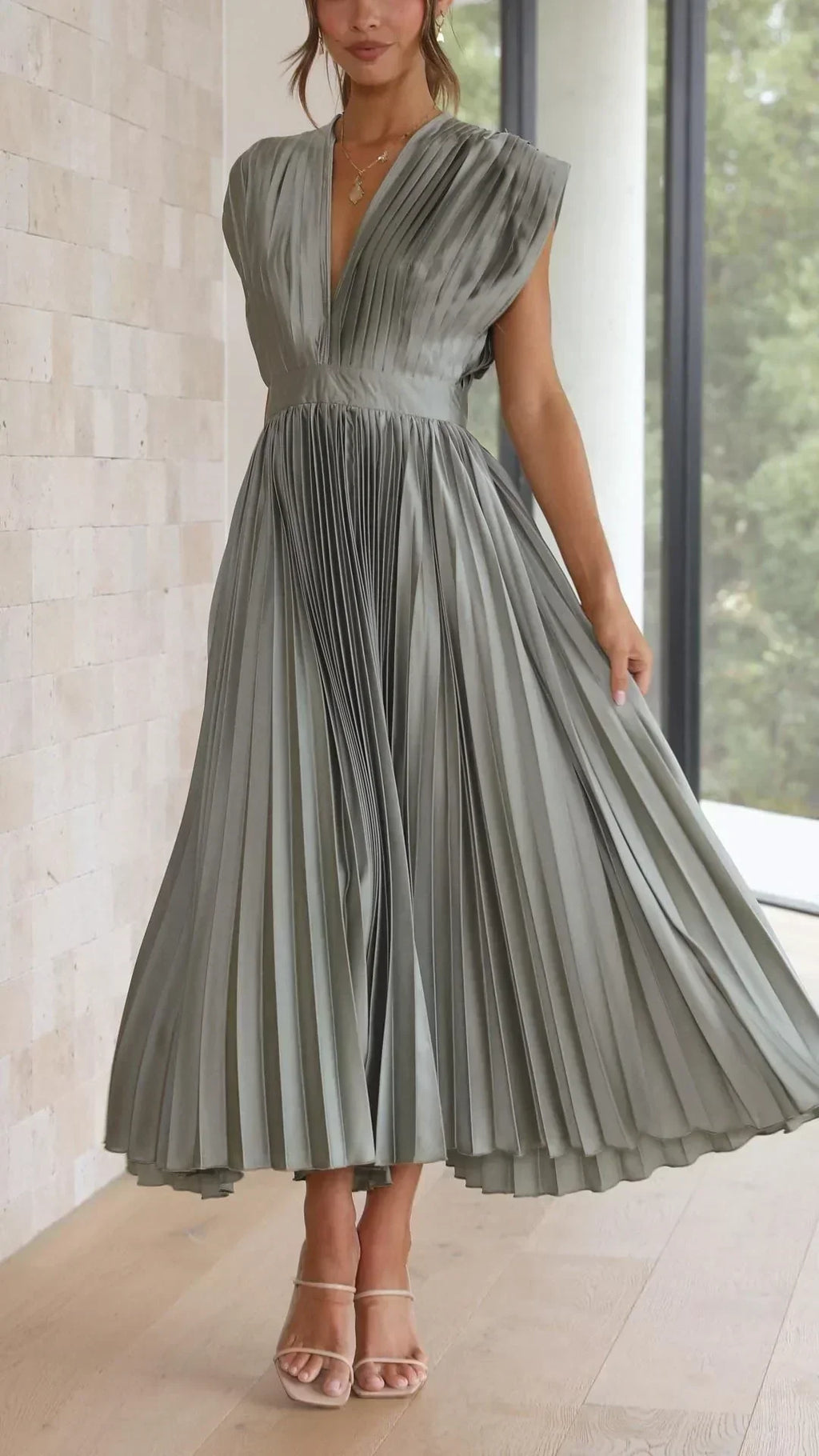 Valenzora | Elektrisch plissiertes, elegantes ärmelloses Kleid