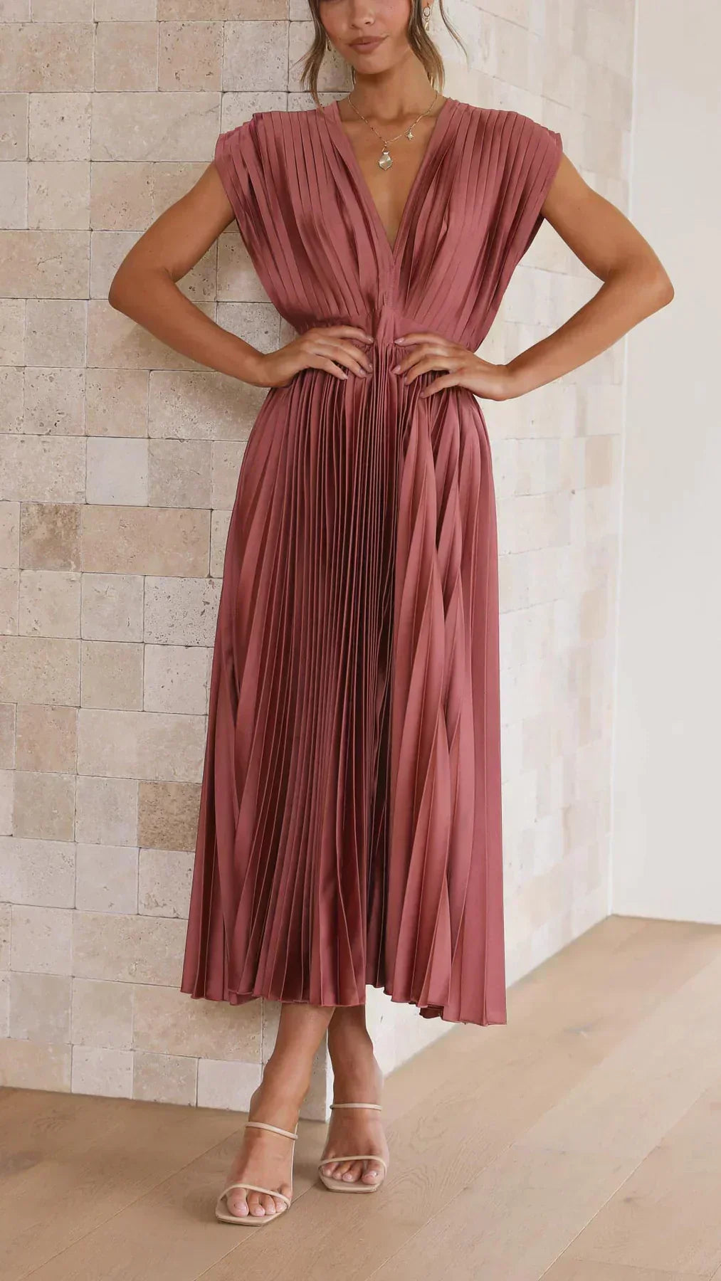 Valenzora | Elegantes, sexy Faltenkleid
