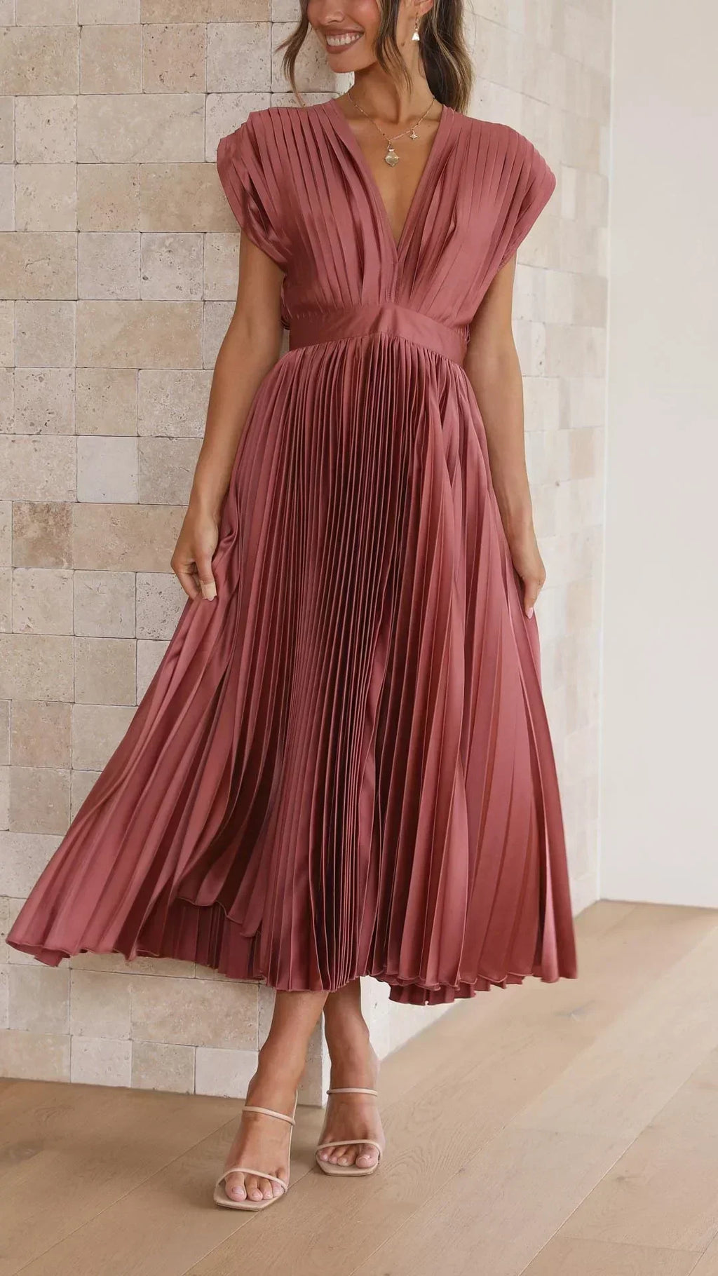 Valenzora | Dress with V-neck and back tie
