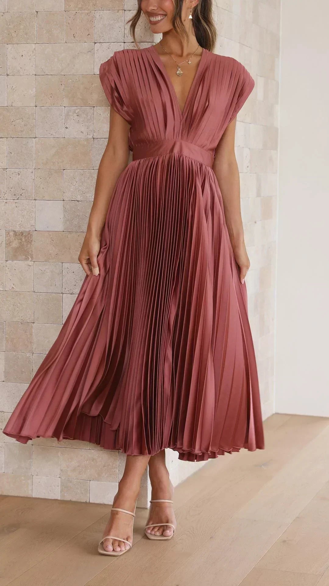 Valenzora | Dress with V-neck and back tie