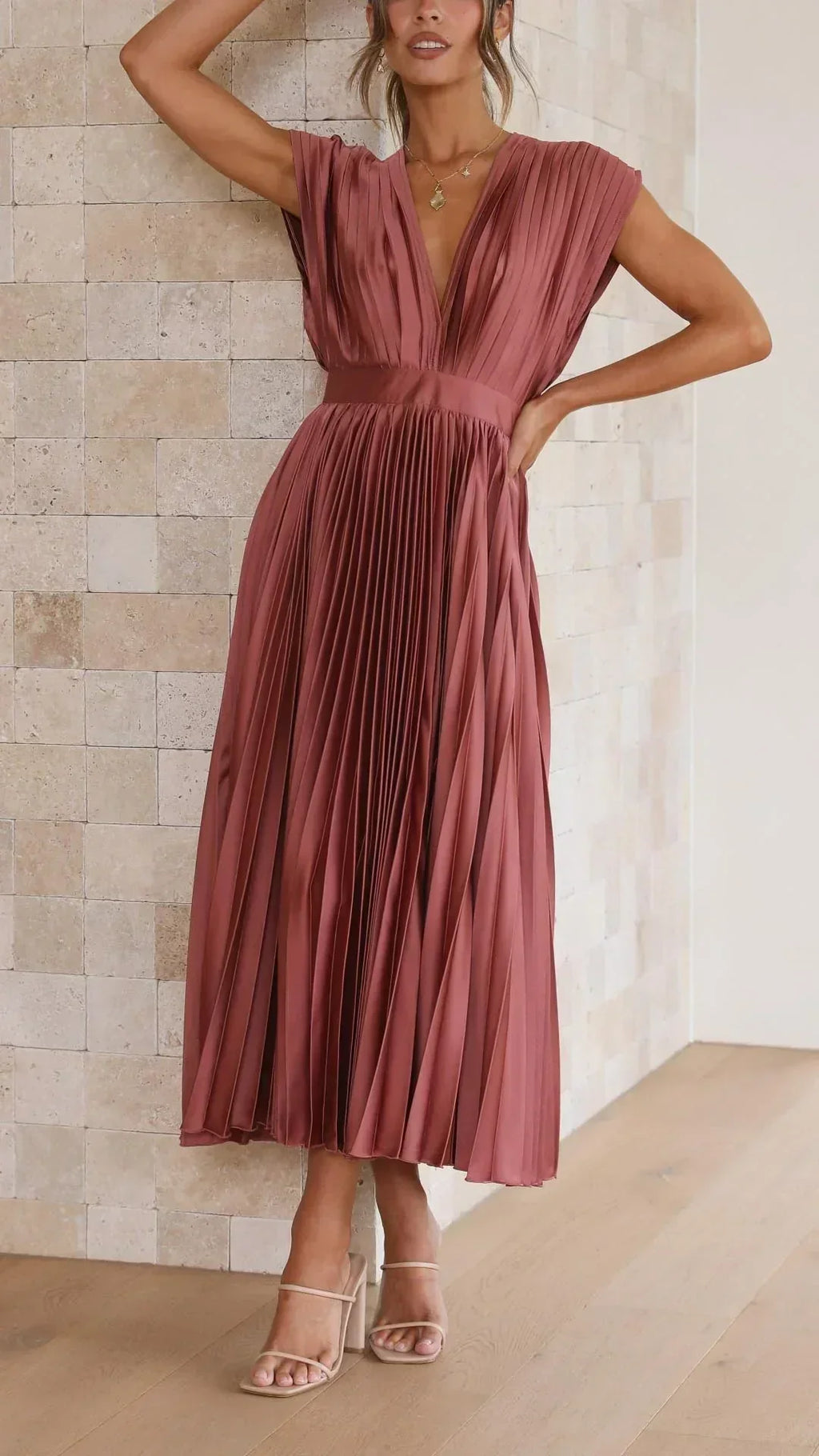 Valenzora | Elektrisch plissiertes, elegantes ärmelloses Kleid