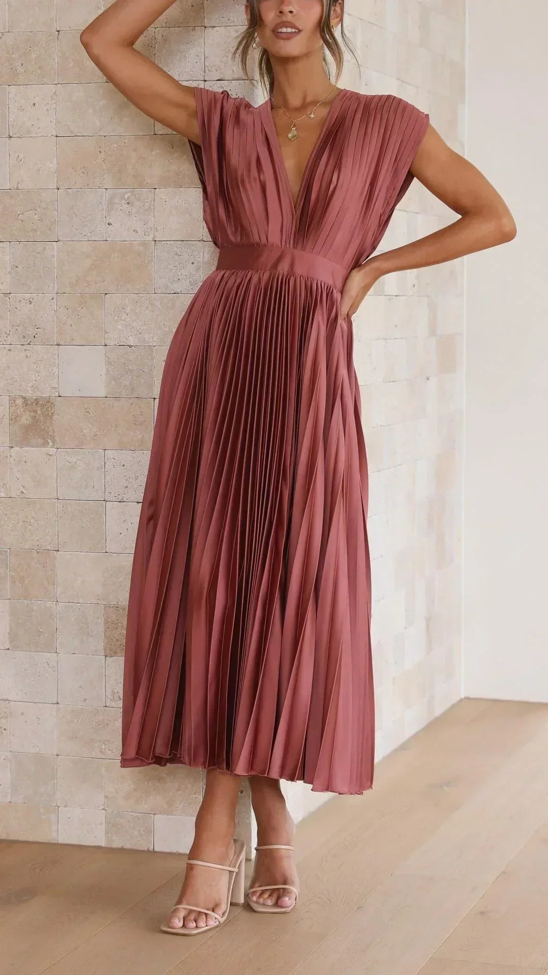 Valenzora | Elektrisch plissiertes, elegantes ärmelloses Kleid