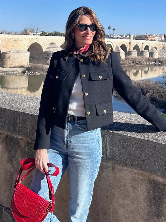 Modische kurze Jacke