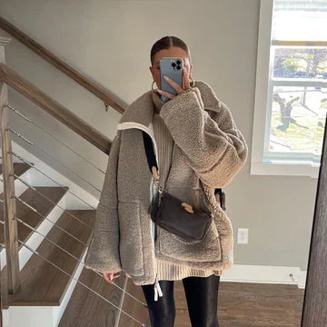 Valenzora - Fluffy teddy jacket with contrasting details