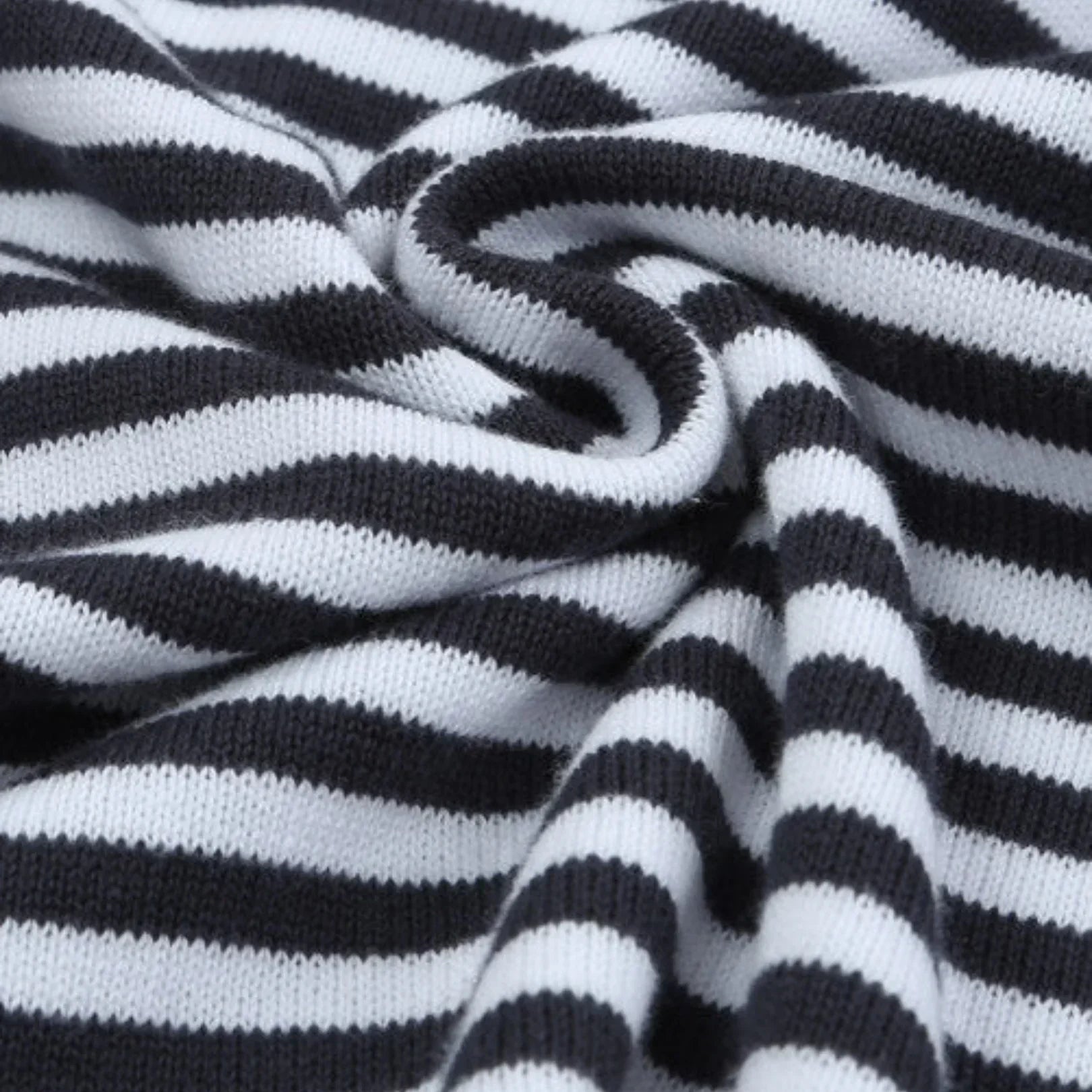 Valenzora | Striped top for warm days