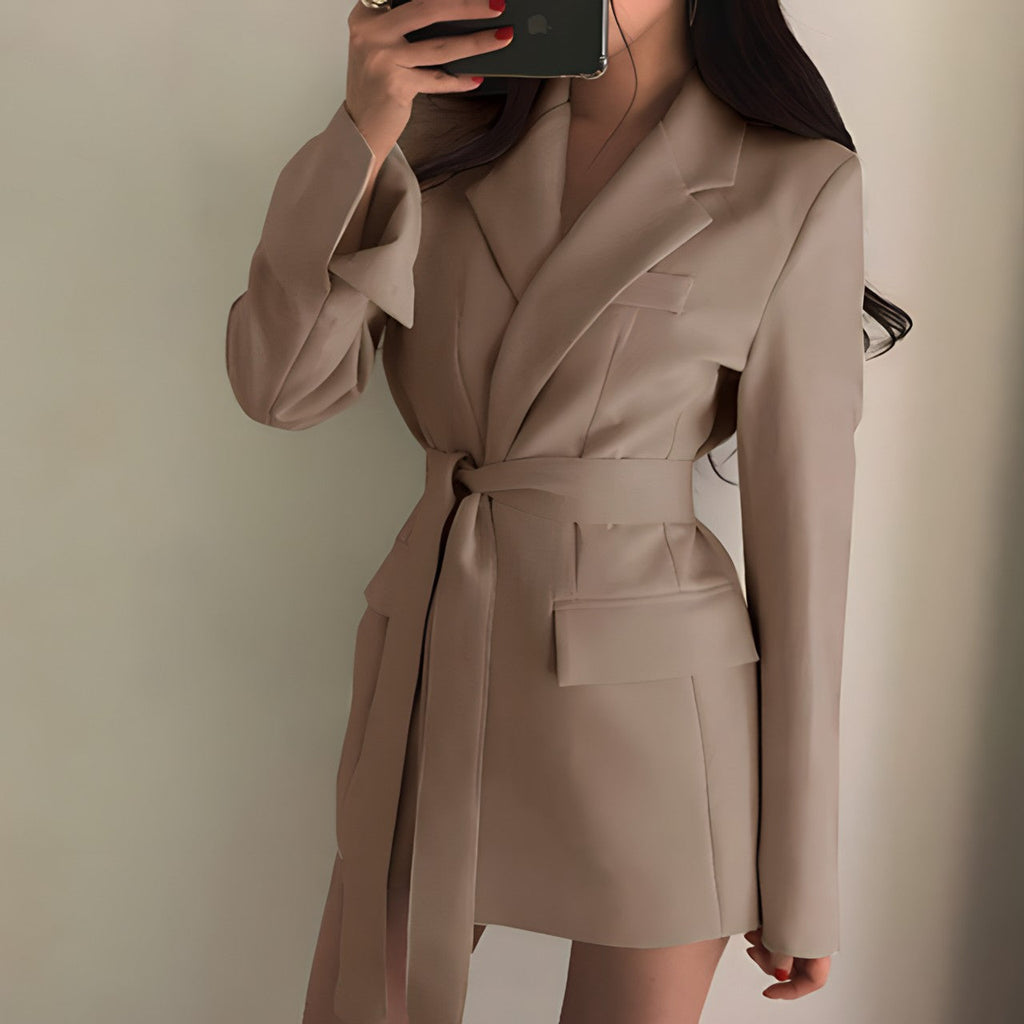 Valenzora - Elegant blazer with belt