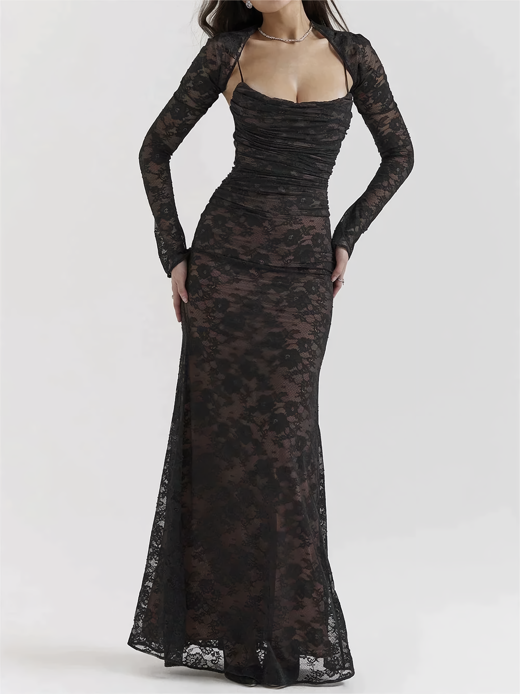 Valenzora | Elegantes Maxikleid aus Spitze mit langen Ärmeln und eckigem Ausschnitt für formelle Anlässe