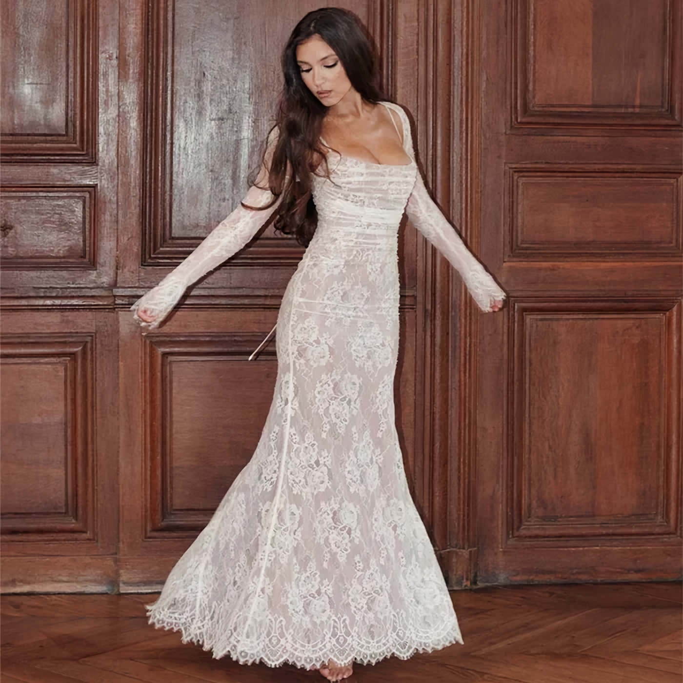 Valenzora | Elegantes Maxikleid aus Spitze mit langen Ärmeln und eckigem Ausschnitt für formelle Anlässe
