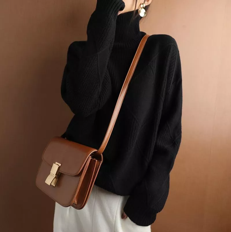 Valenzora Hannover - Loose roll-neck cardigan