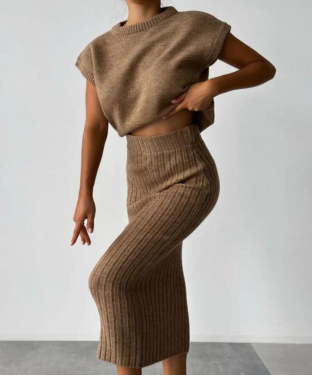 Two-piece ensemble: Sleeveless vest + knitted skirt