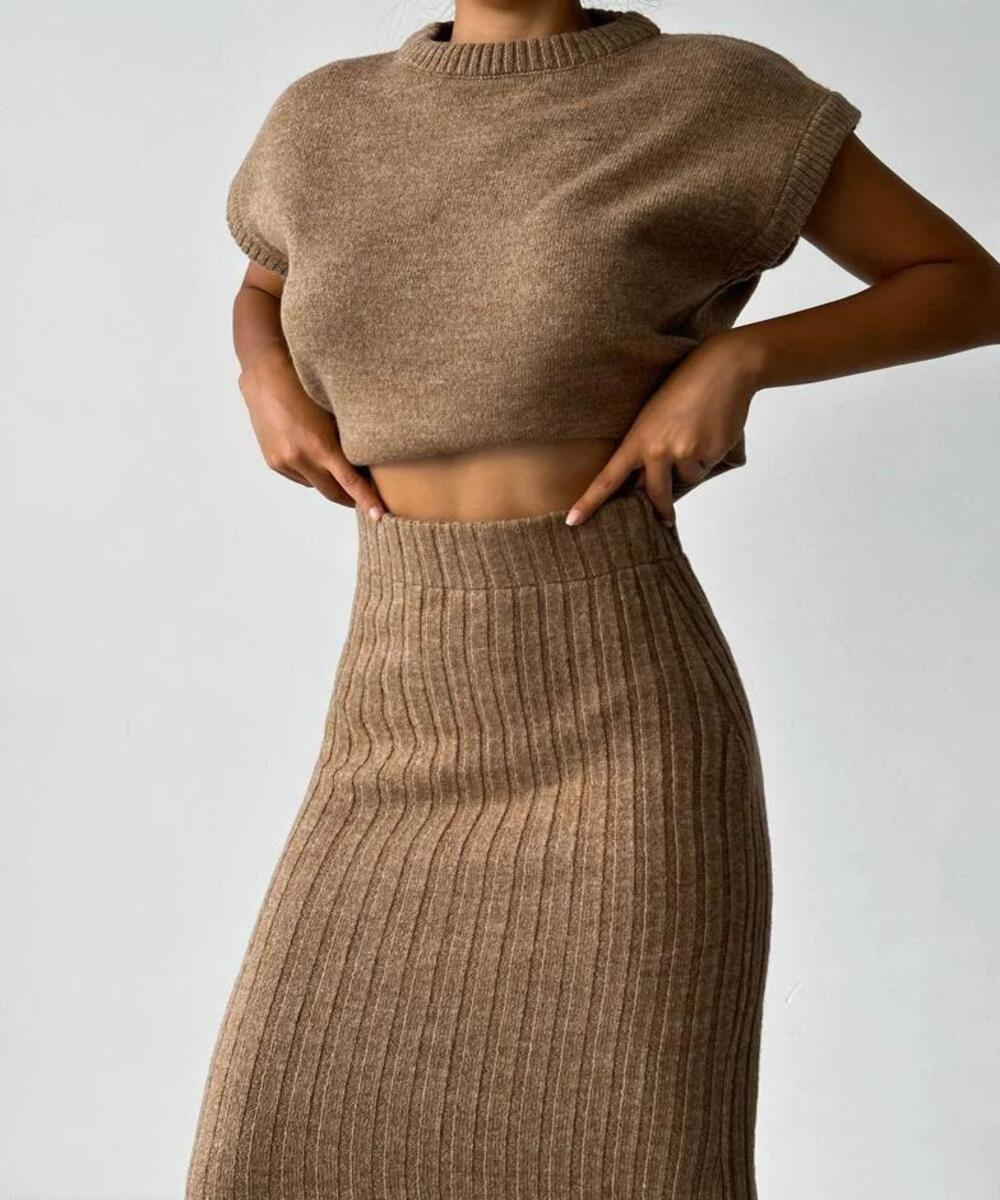Two-piece ensemble: Sleeveless vest + knitted skirt