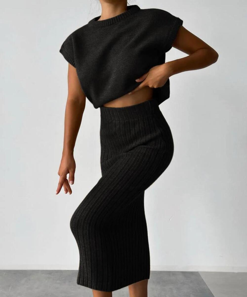 Two-piece ensemble: Sleeveless vest + knitted skirt