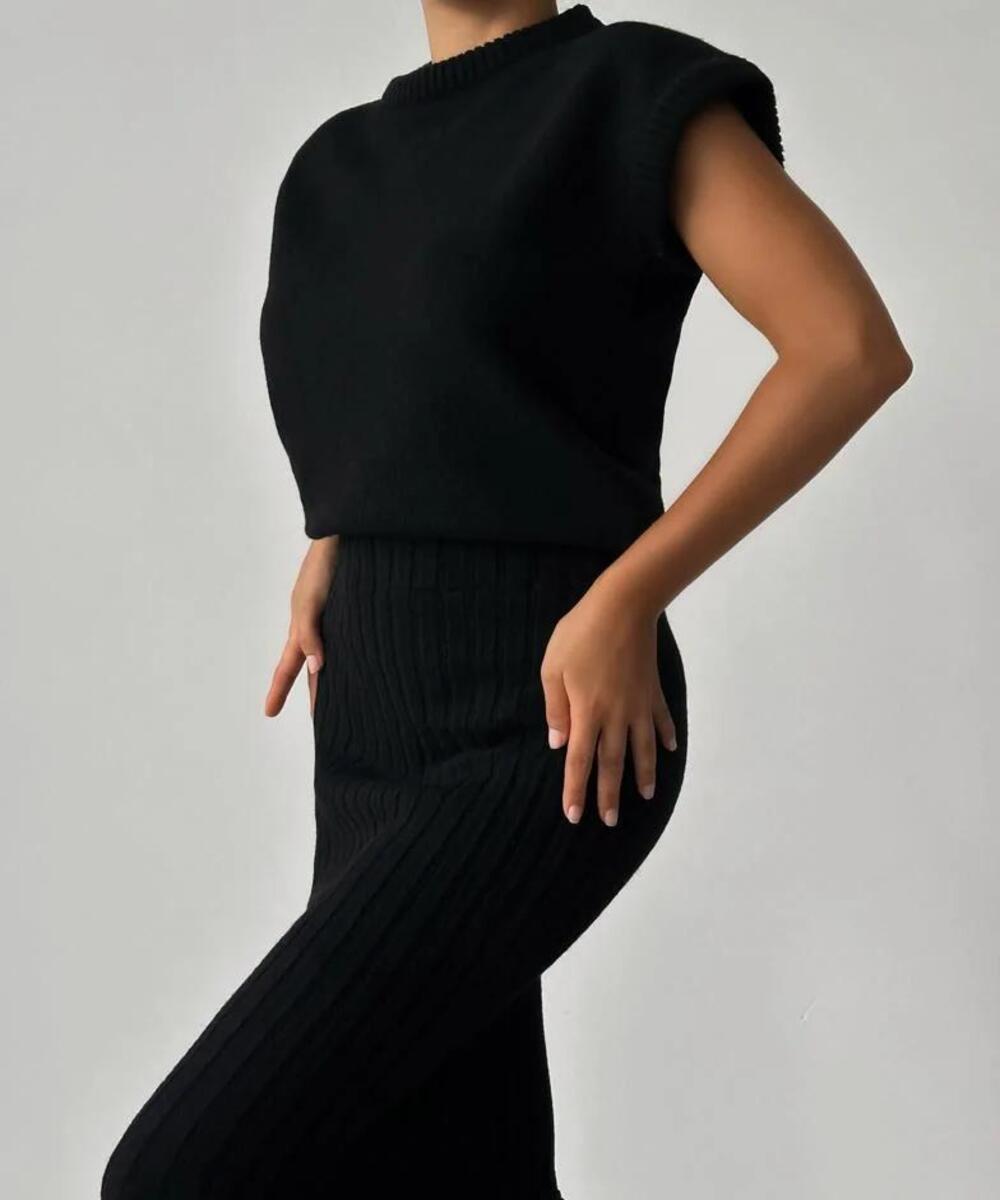 Two-piece ensemble: Sleeveless vest + knitted skirt