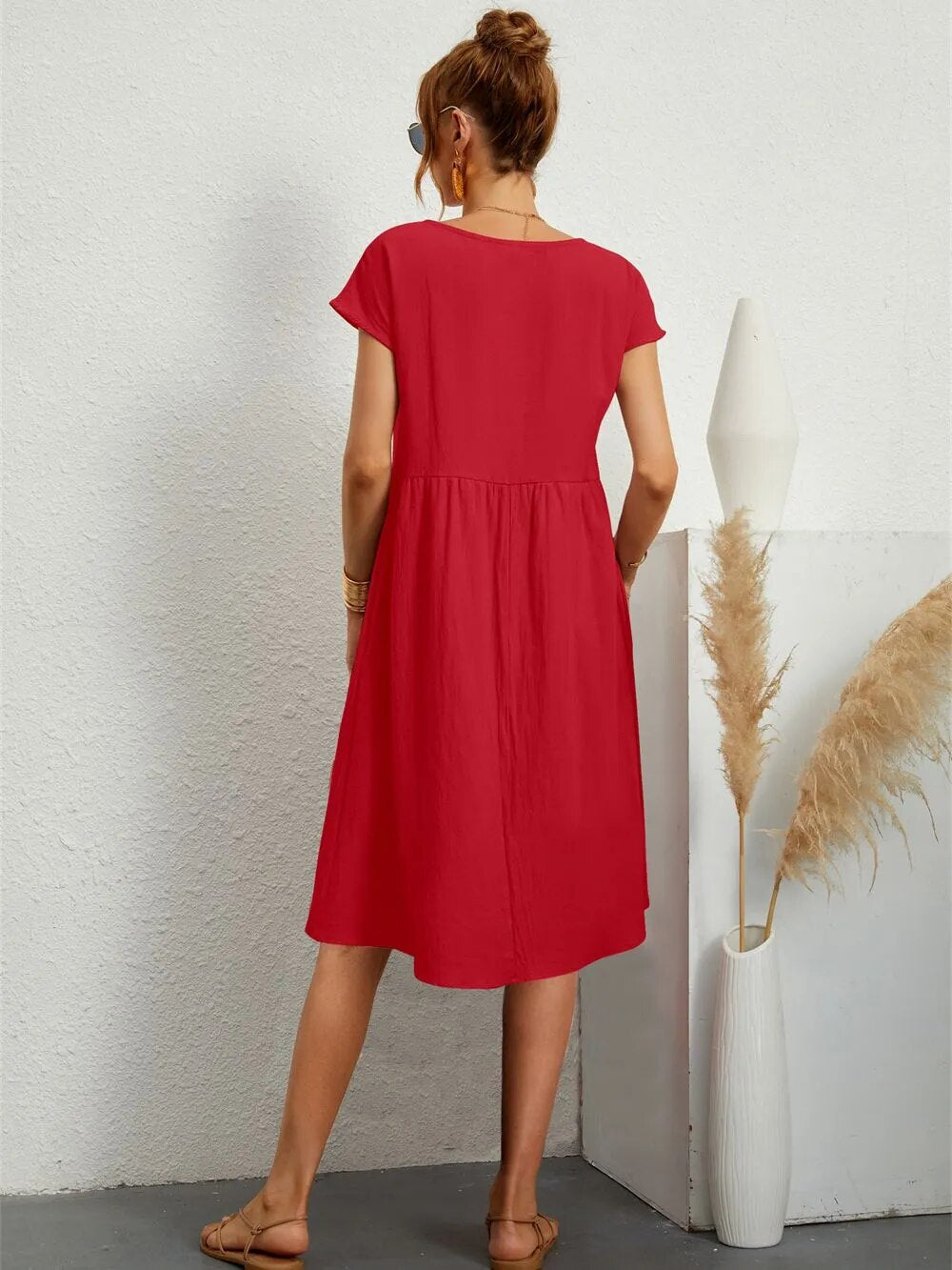 Valenzora | Elegant, fitted dress with timeless style for women