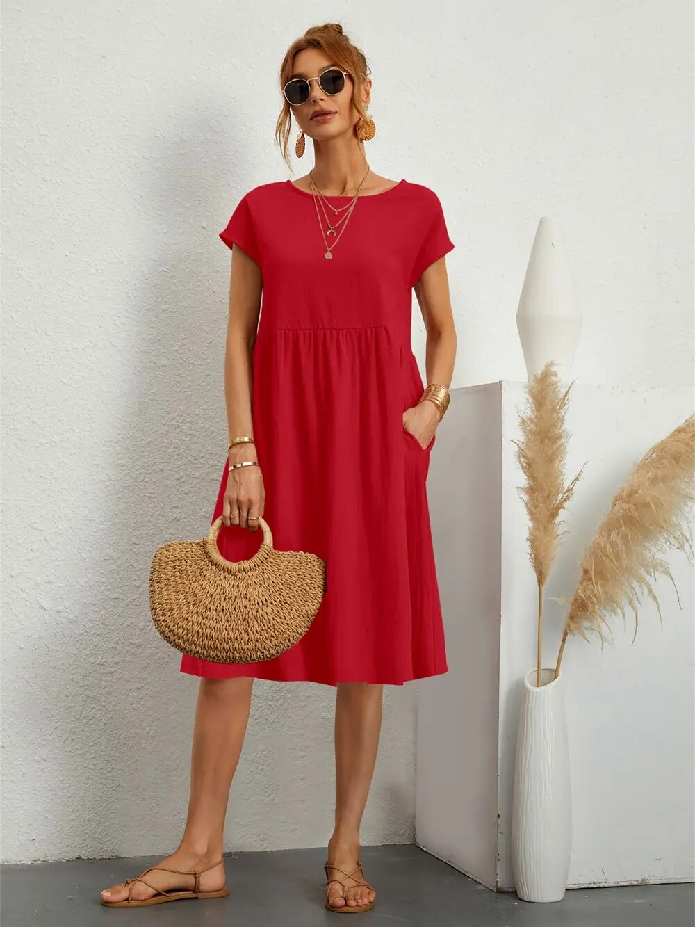 Valenzora | Elegant, fitted dress with timeless style for women