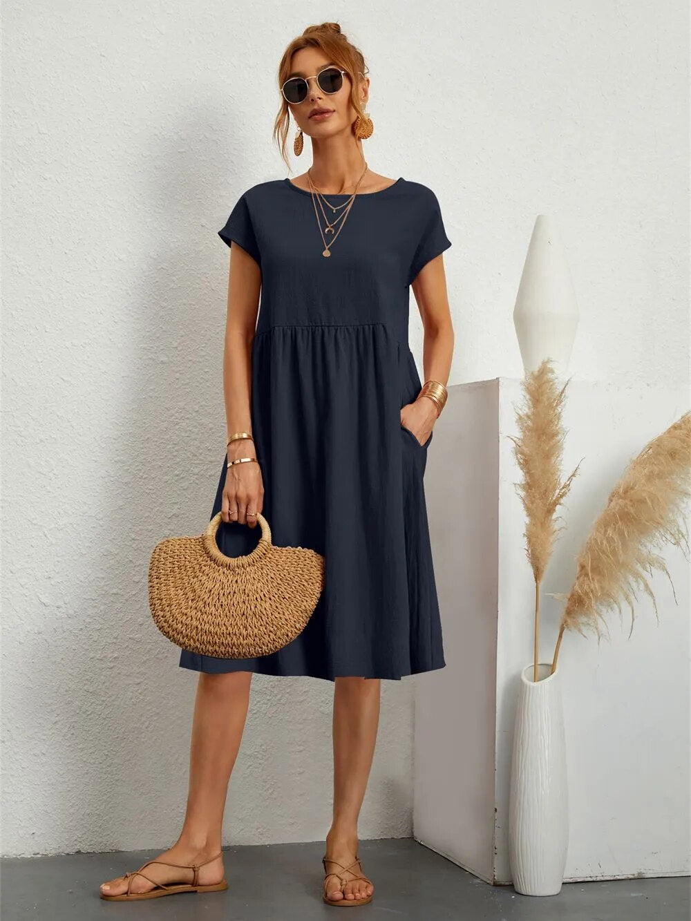 Valenzora | Elegant, fitted dress with timeless style for women