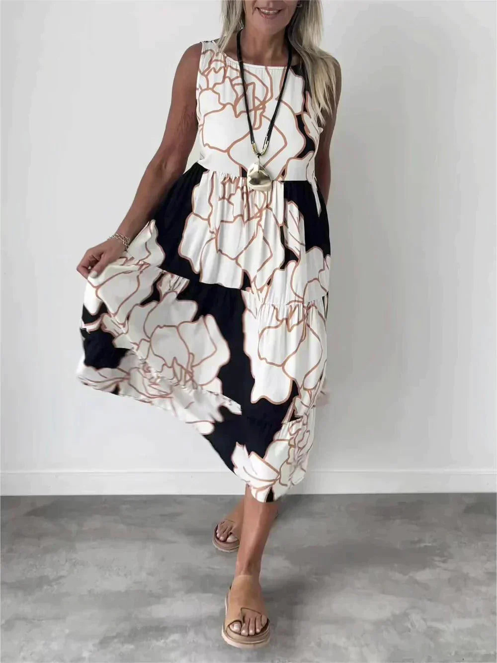 Sleeveless dress for women