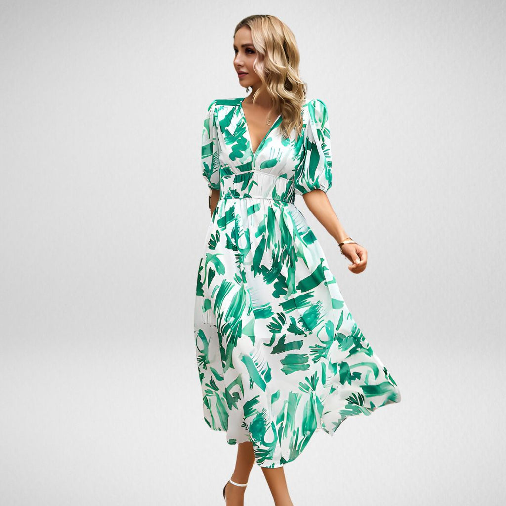 Charming dress with a V-neck