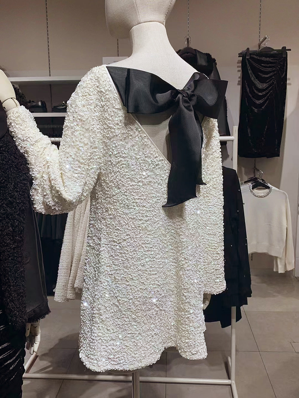 Valenzora Dress | Elegant glitter dress with a bow closure at the back