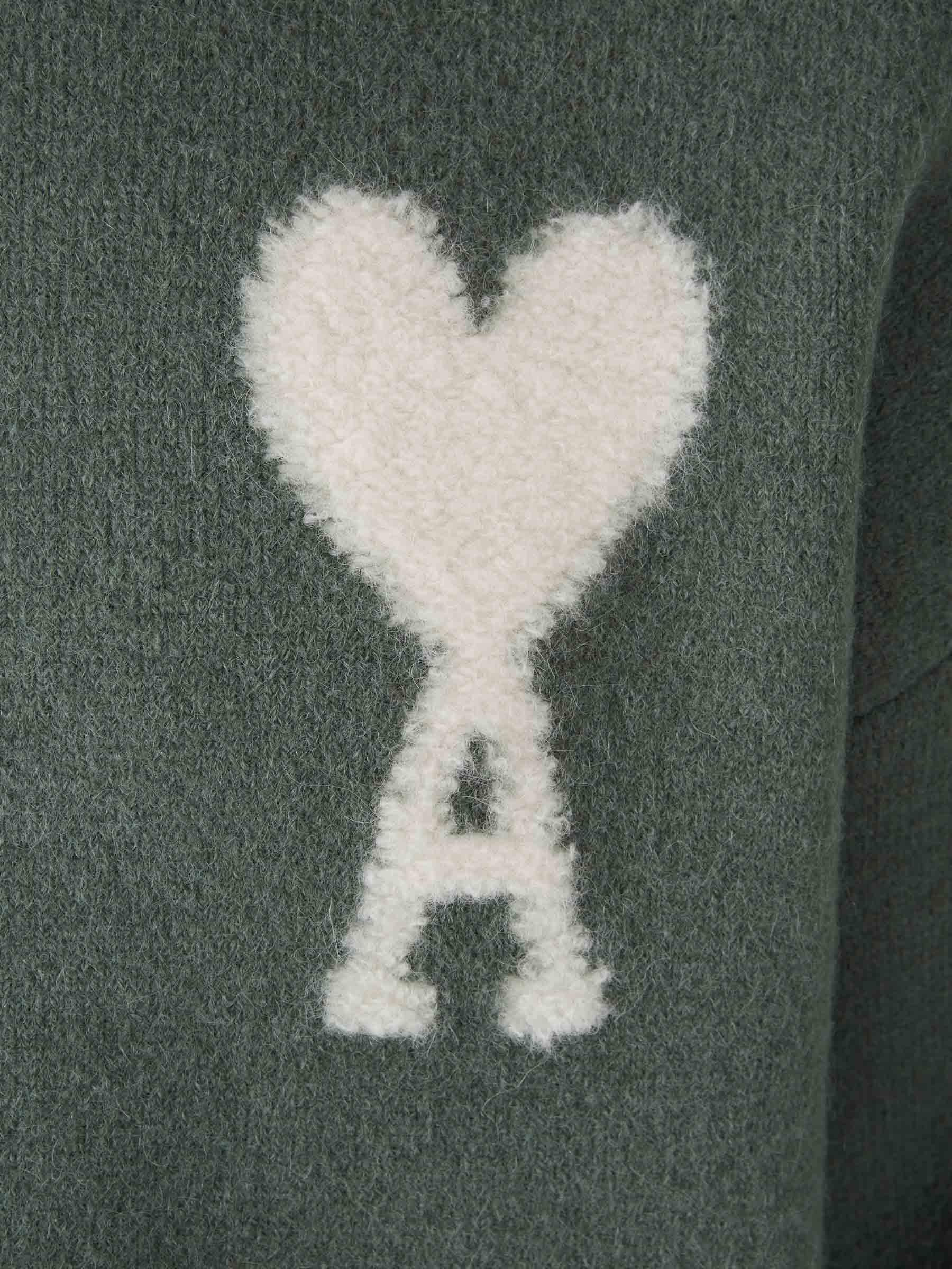 Valenzora | Fashionable heart sweater