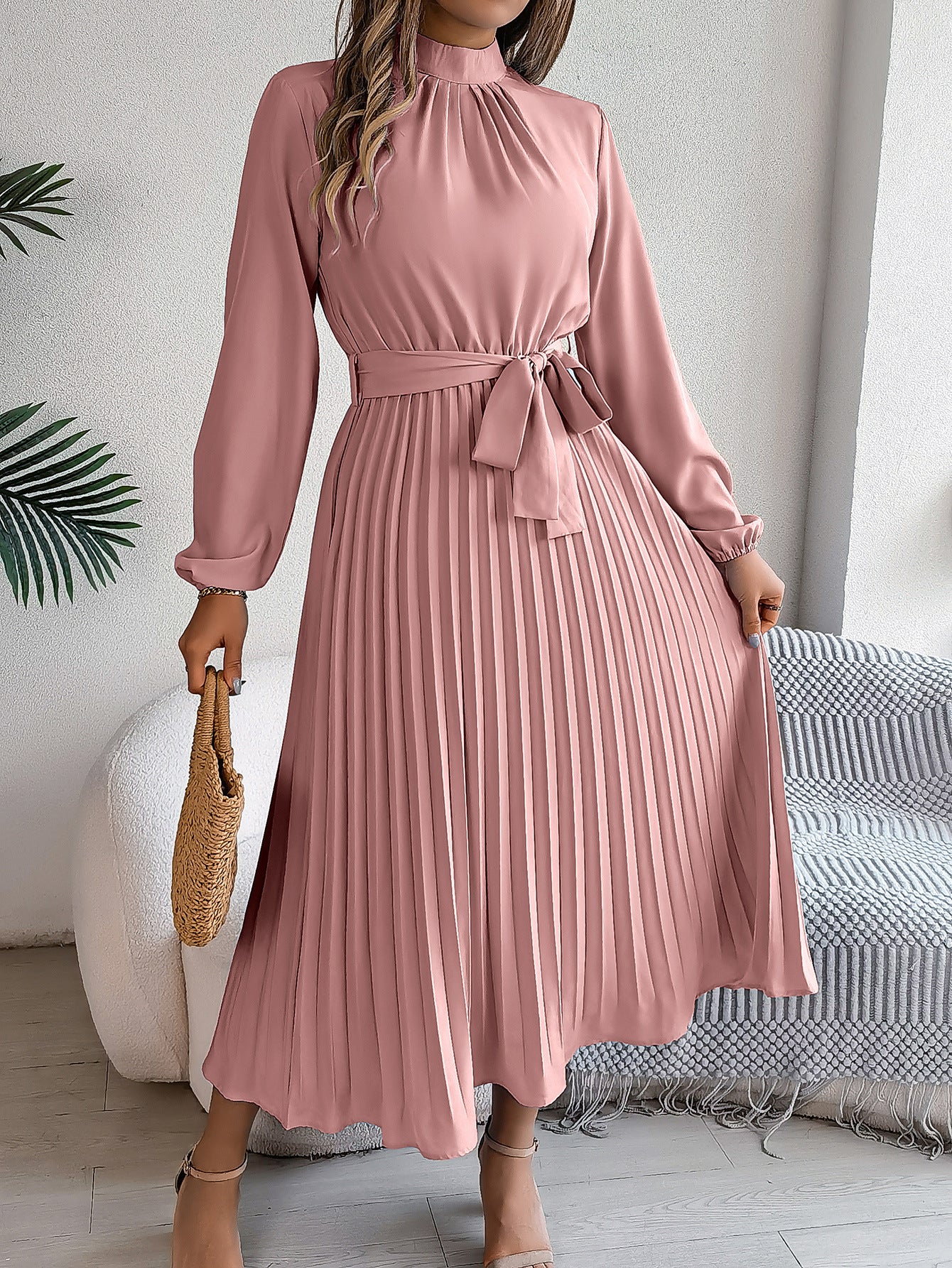 Valenzora | Elegant and timeless pleated dress