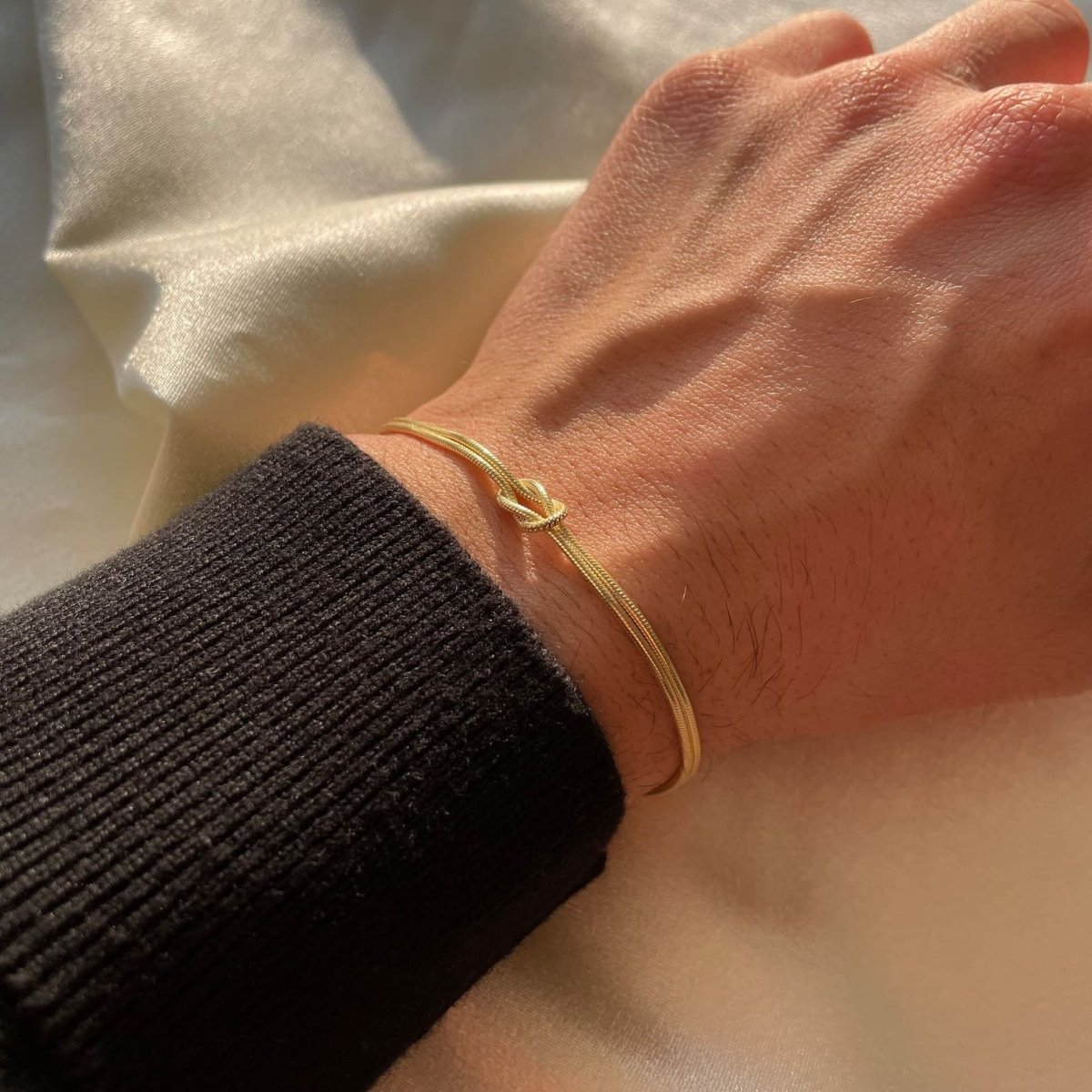 Valenzora | Minimalist bangle love knot