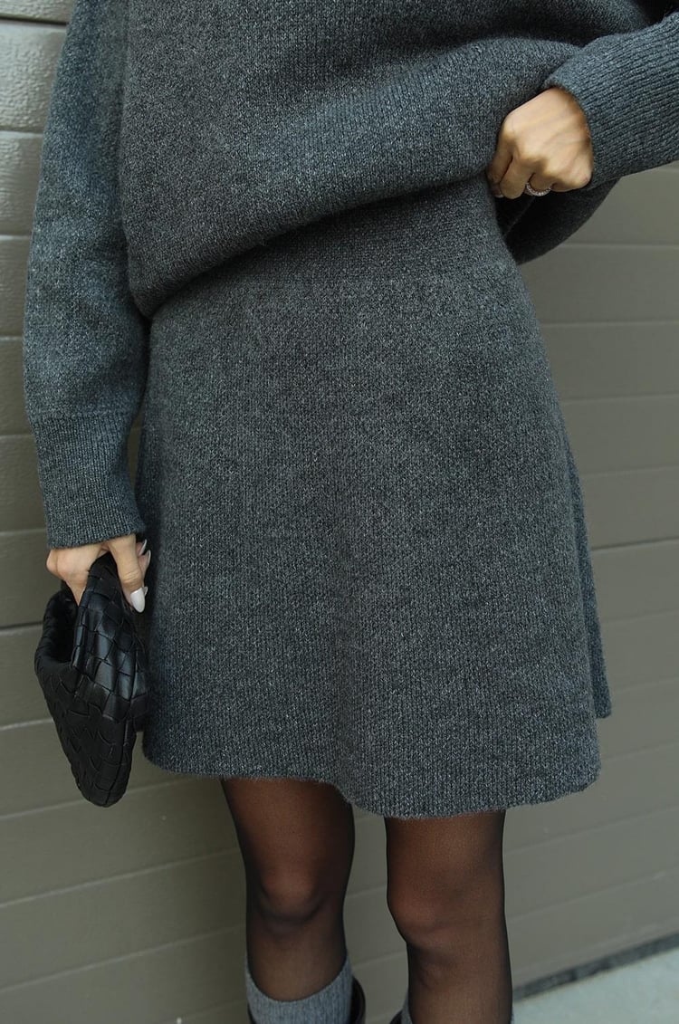 Valenzora | 1-piece knitwear set - women's sweater and skirt with a relaxed fit