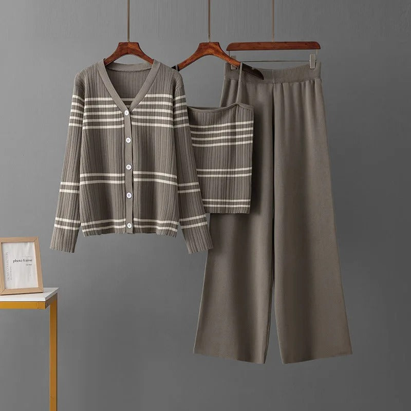 Valenzora | Comfortable striped knitwear set
