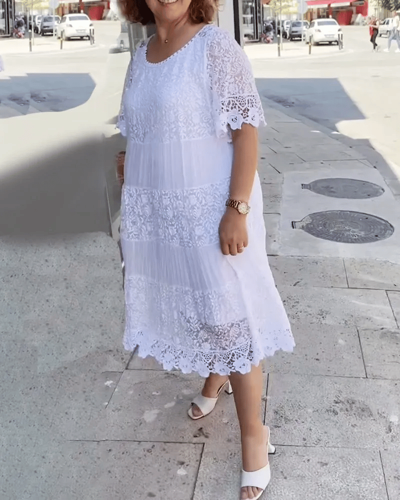 Valenzora | Stylish dress with delicate lace trim