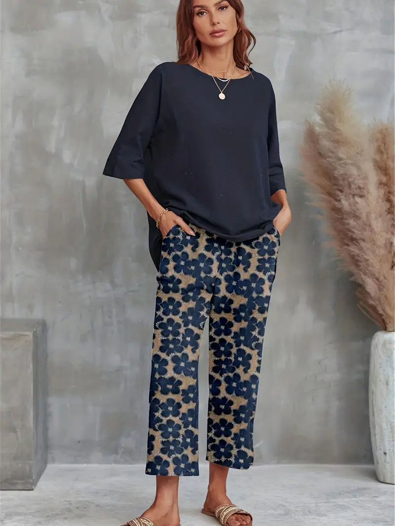 Valenzora | Uni-T-Shirt mit weiten Beinen und Rundhalsausschnitt mit Blumenmuster