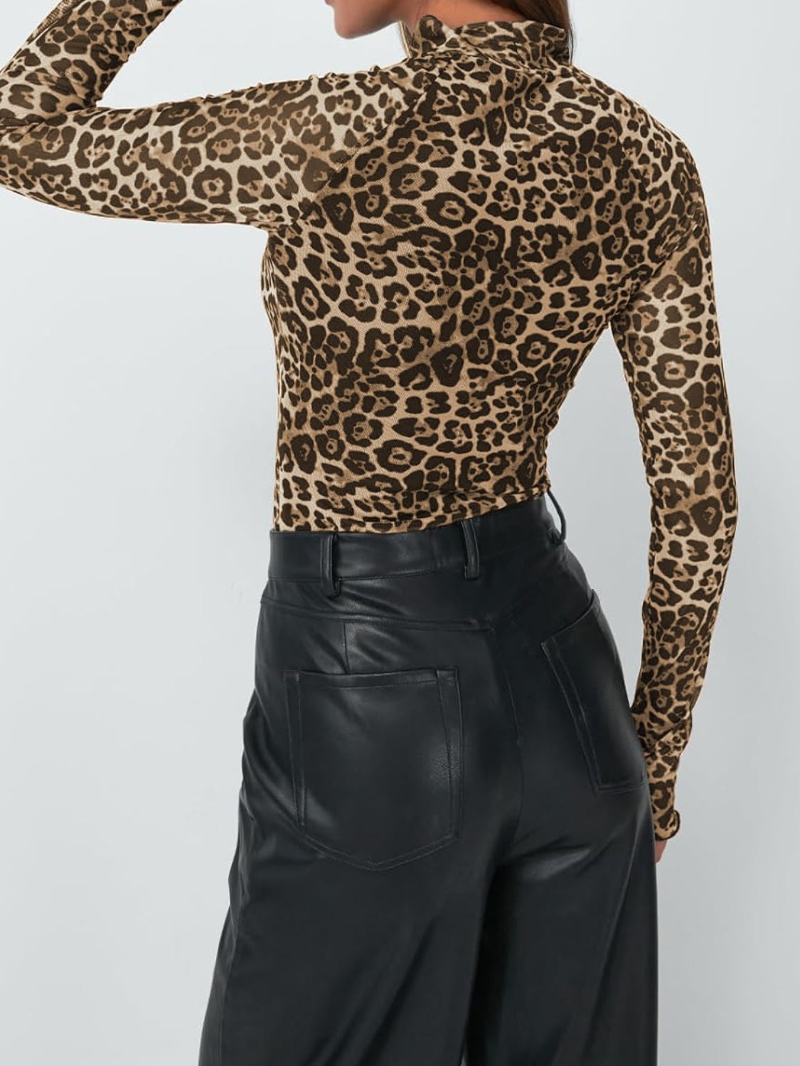 Valenzora | Lovelet Stand-up Collar Long-Sleeve Top