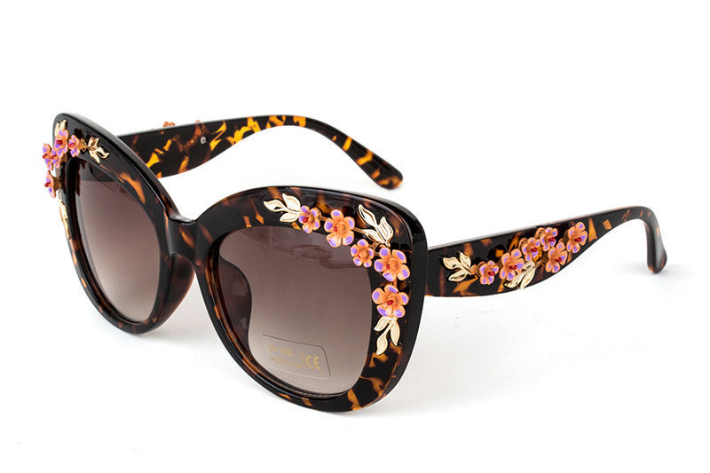 Valenzora | Exquisite Women's Sunglasses with Floral Pattern