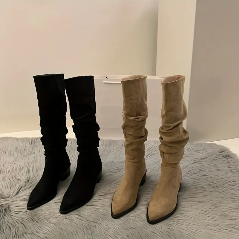 – Sturdy, pointed boots that reach mid-calf