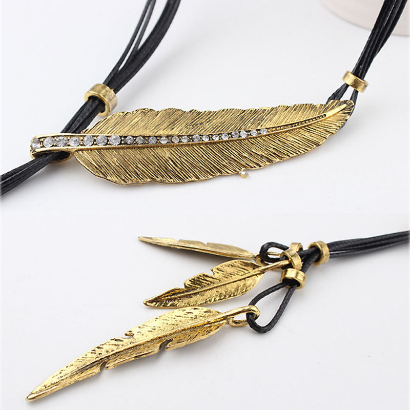 Valenzora | Goldene Federkette im Boho-Stil