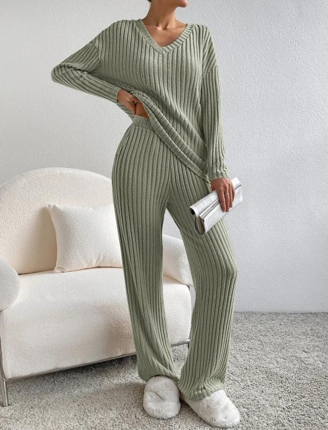 Gestrickte Hosen und Pullover für Damen