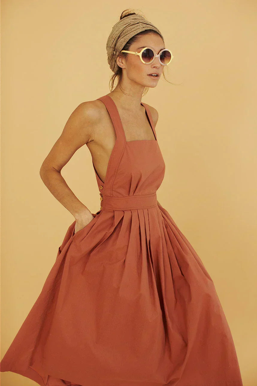 Valenzora | Backless, pleated dress with large pockets